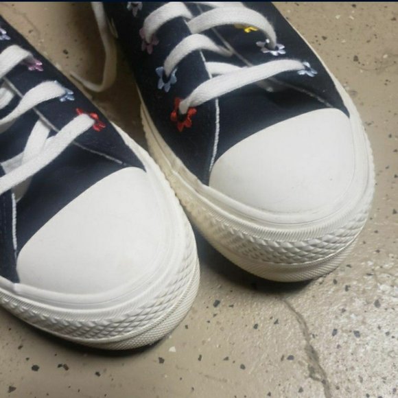 Limited Edition Floral Embroidered Converse - Picture 3 of 4